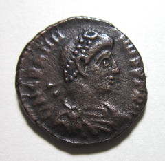 GRATIAN, 367-383 AD. AE 3. CYZICUS MINT. CONSTANTINOPOLIS REVERSE.