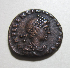 VALENTINIAN II, 375-392 AD. AE 4. CYZICUS MINT. VICTORY AND CAPTIVE REVERSE.