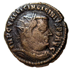 LICINIUS I, 308-324 AD. AE FOLLIS. NICOMEDIA MINT. JUPITER AND CAPTIVE REVERSE