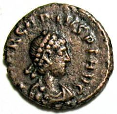 ARCADIUS, 383-408 AD. AE 4. CYZICUS MINT. VICTORY, CAPTIVE AND CHI-RHO REVERSE.
