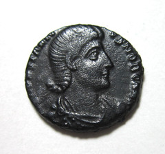 CONSTANTIUS GALLUS 351-354 AD. REDUCED AE 2. ANTIOCH, SOLDIER SPEARING HORSEMAN