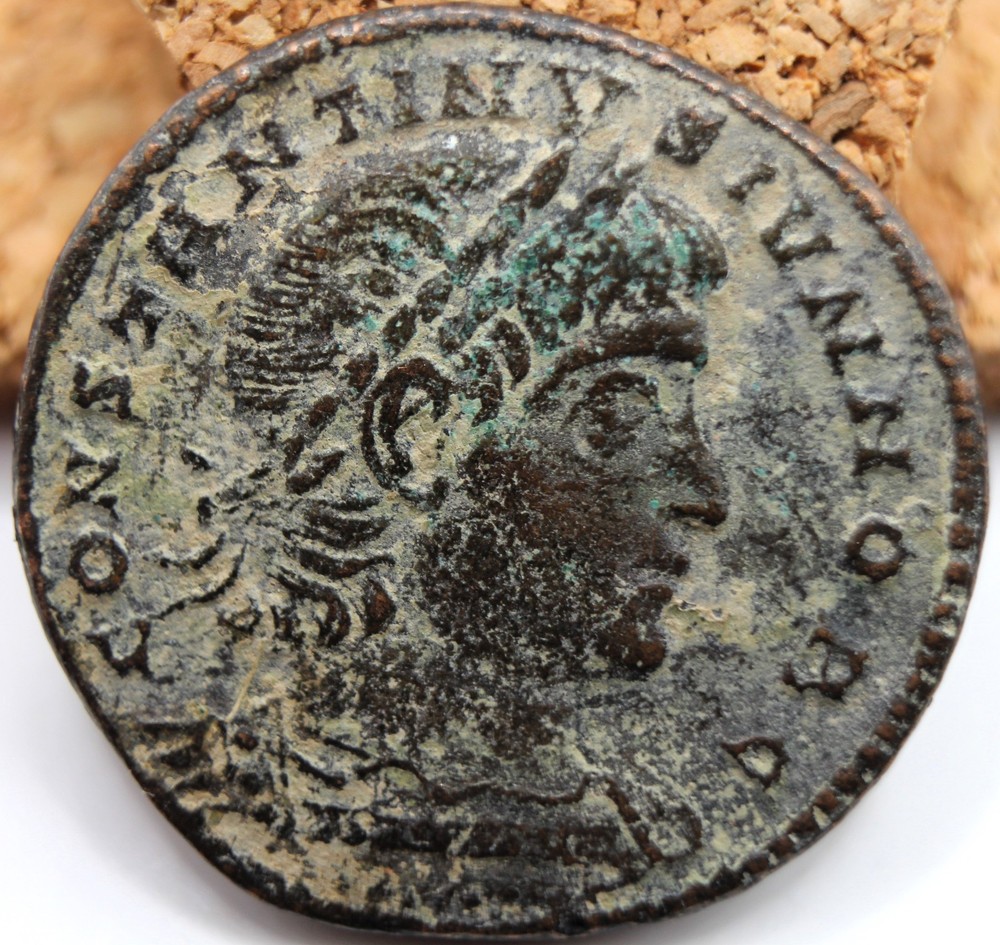 Roman Imperial | Constantine II as Caesar | AE3 | 333-335 | Legionaries & Signum
