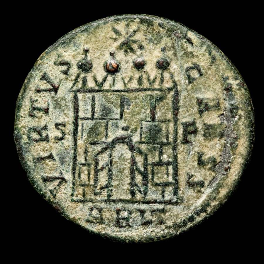 *Lucernae* Constantine II Follis VIRTVS AVGG S-F / ARLP Opengates Arles 327 AD
