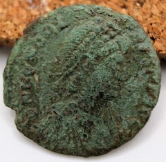Roman Imperial | Honorius | AE3 | 395-401 | VIRTVS EXERCITI | Victory | Patina