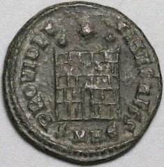 325 Constantius II AE3 Nummus Roman Empire Campgate Heraclea Ch VF (25012505R)
