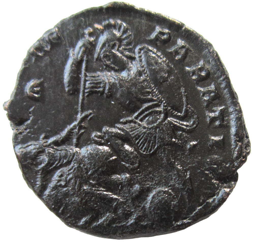 CONSTANTIUS II 337-361 AD. REDUCED AE 2. SOLDIER SPEARING HORSEMAN. ANTIOCH MINT