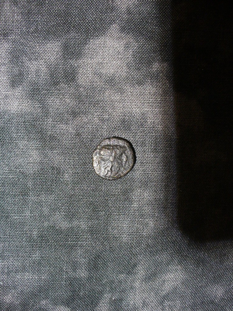 Tiny Ancient Roman 300 AD-P5 Rare Coin