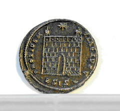 CONSTANTINE I THE GREAT 308-337 AD Rev: Legion Camp Gate with 2 turrets and star