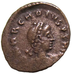 ARCADIUS, 383-408 AD. AE 4. CYZICUS MINT. VICTORY, CAPTIVE AND CHI-RHO REVERSE.