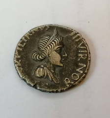 OCTAVIAN 44-27BC DENARIUS