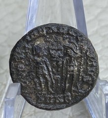 Constantine The Great Roman Coin 330-336AD Nice Detail 2 Soldiers Gloria Ex