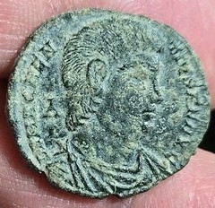 Magnentius, 350-353 Centenionalis  (22 mm, 4.77 g), Treveri. Fallen Horseman
